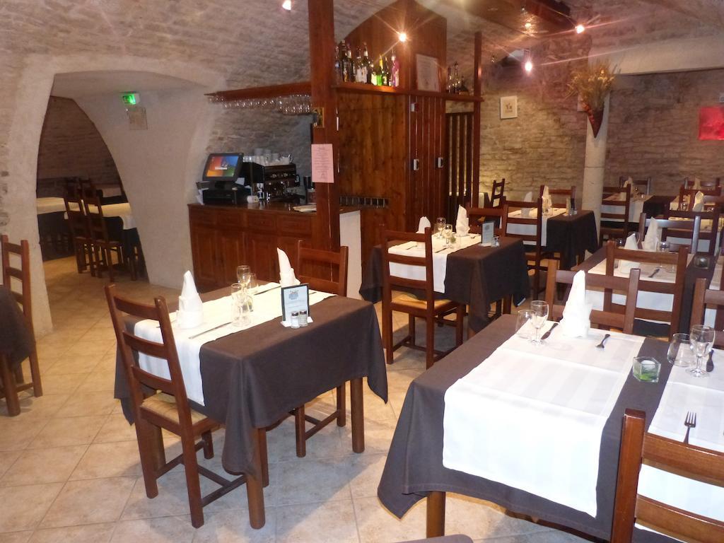 Hotel Du Donjon Champlitte-et-le-Prelot Экстерьер фото