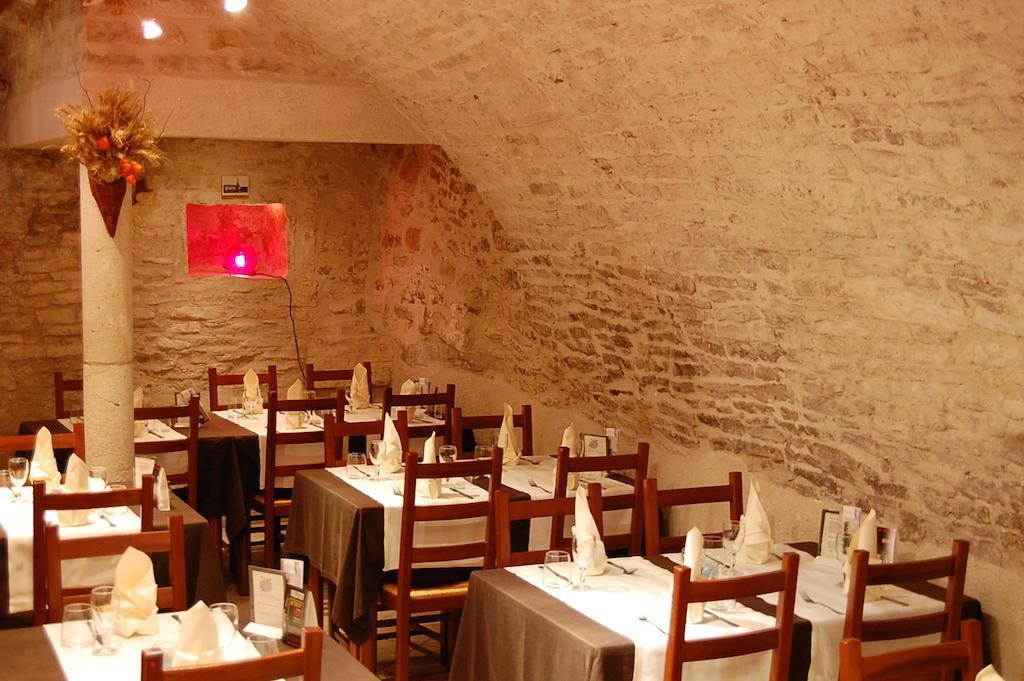 Hotel Du Donjon Champlitte-et-le-Prelot Экстерьер фото