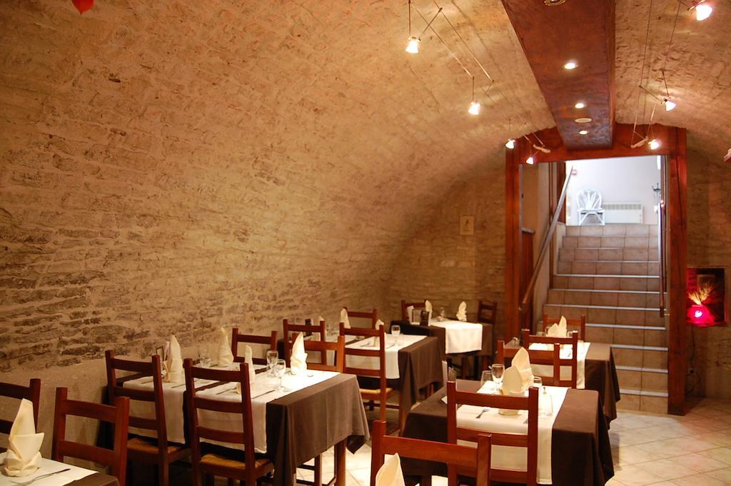 Hotel Du Donjon Champlitte-et-le-Prelot Экстерьер фото
